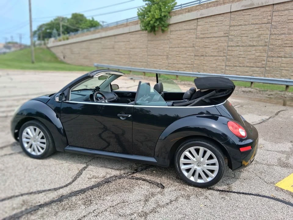 2009 Volkswagen New Beetle - Image 2 of 14