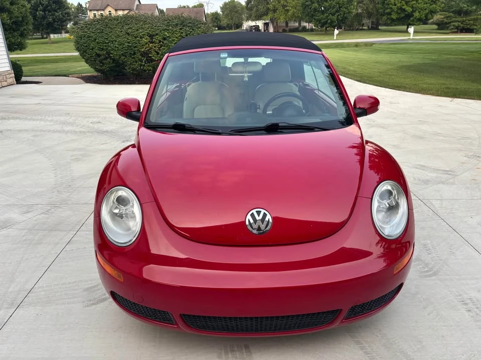 2009 Volkswagen New Beetle - Image 2 of 17