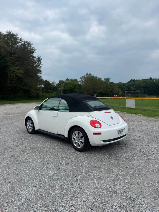 2009 Volkswagen New Beetle - Image 2 of 6