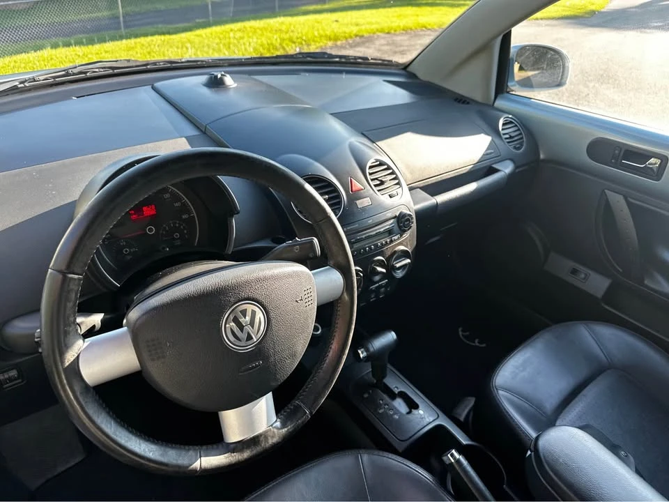 2009 Volkswagen New Beetle - Image 14 of 20
