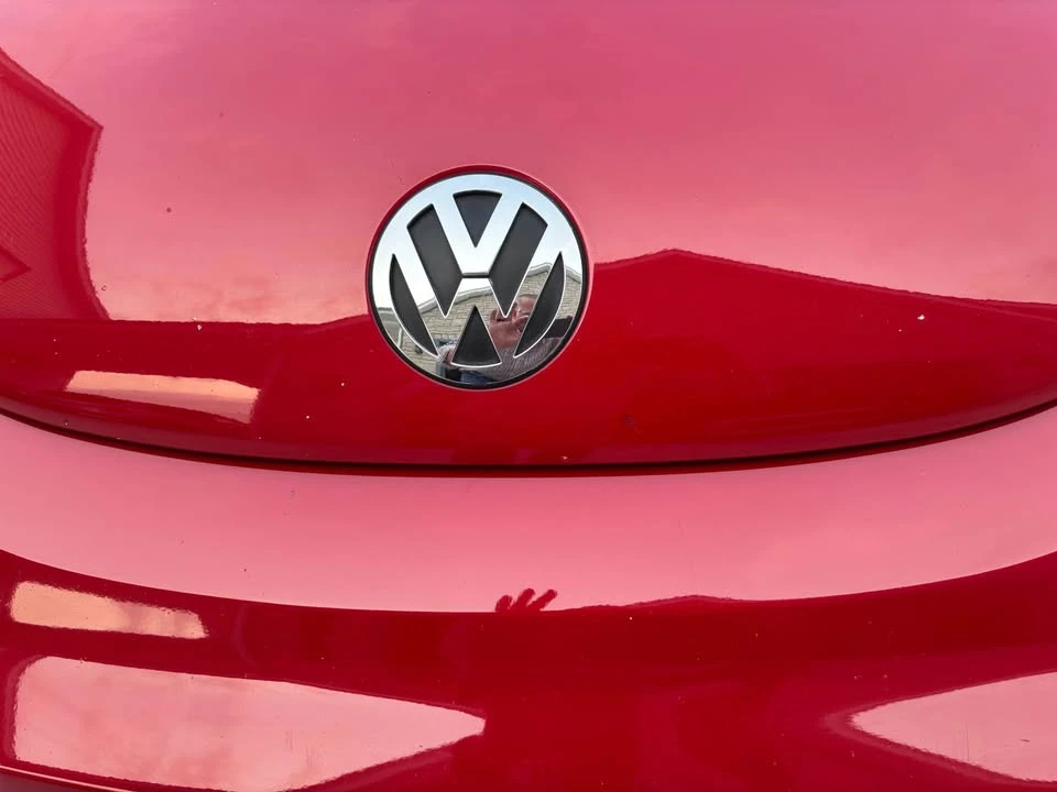 2009 Volkswagen New Beetle - Image 10 of 17