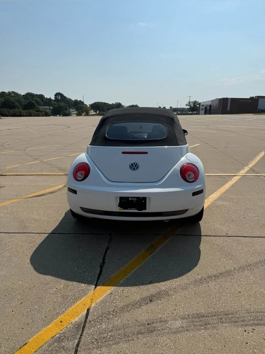 2009 Volkswagen New Beetle - Image 7 of 17