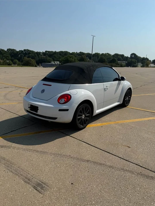 2009 Volkswagen New Beetle - Image 6 of 17
