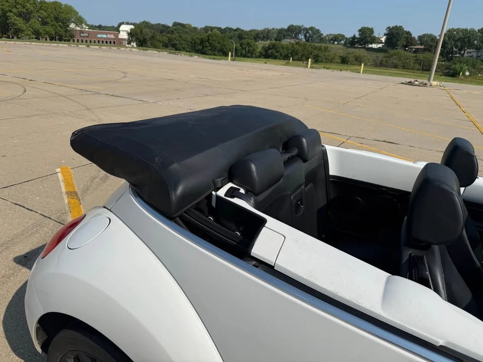 2009 Volkswagen New Beetle - Image 10 of 17