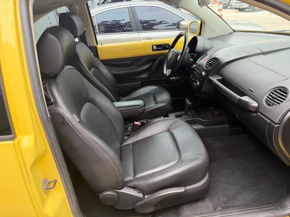 2009 Volkswagen New Beetle - Image 14 of 20
