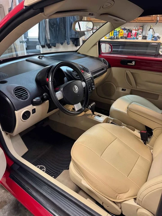2009 Volkswagen New Beetle - Image 2 of 2