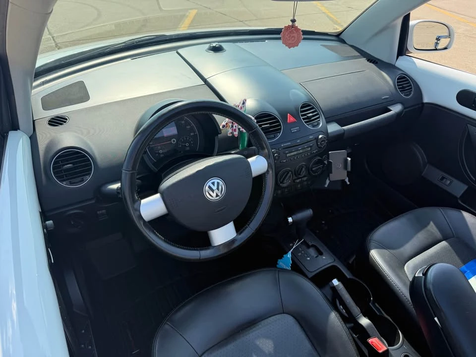 2009 Volkswagen New Beetle - Image 13 of 17
