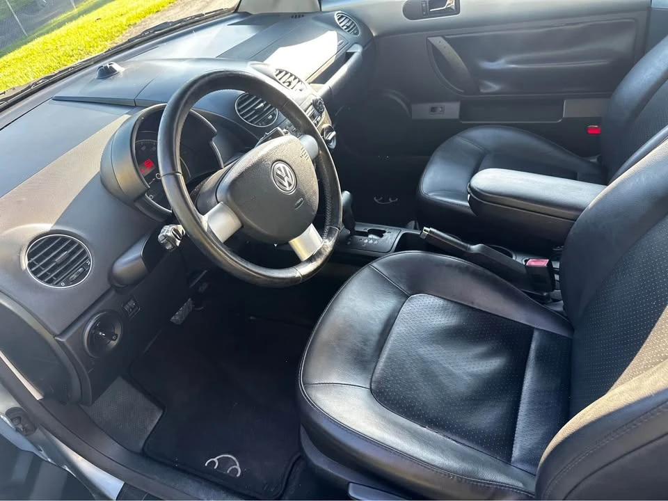 2009 Volkswagen New Beetle - Image 10 of 20