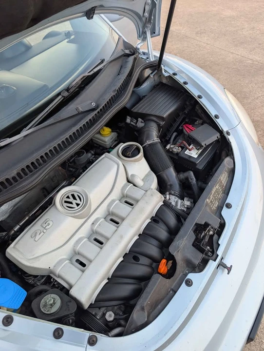 2009 Volkswagen New Beetle - Image 8 of 12