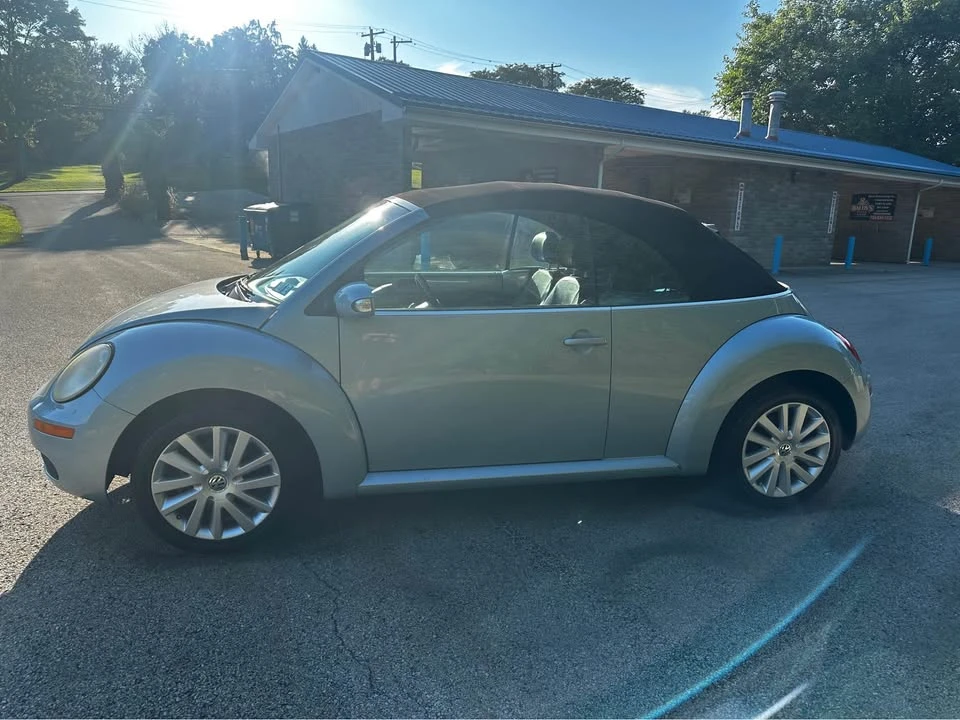 2009 Volkswagen New Beetle - Image 2 of 20