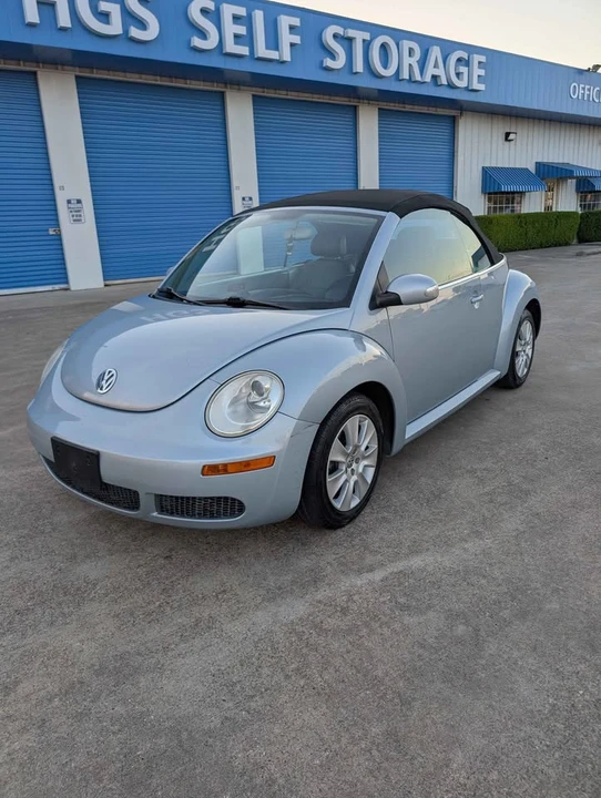 2009 Volkswagen New Beetle - Image 2 of 12