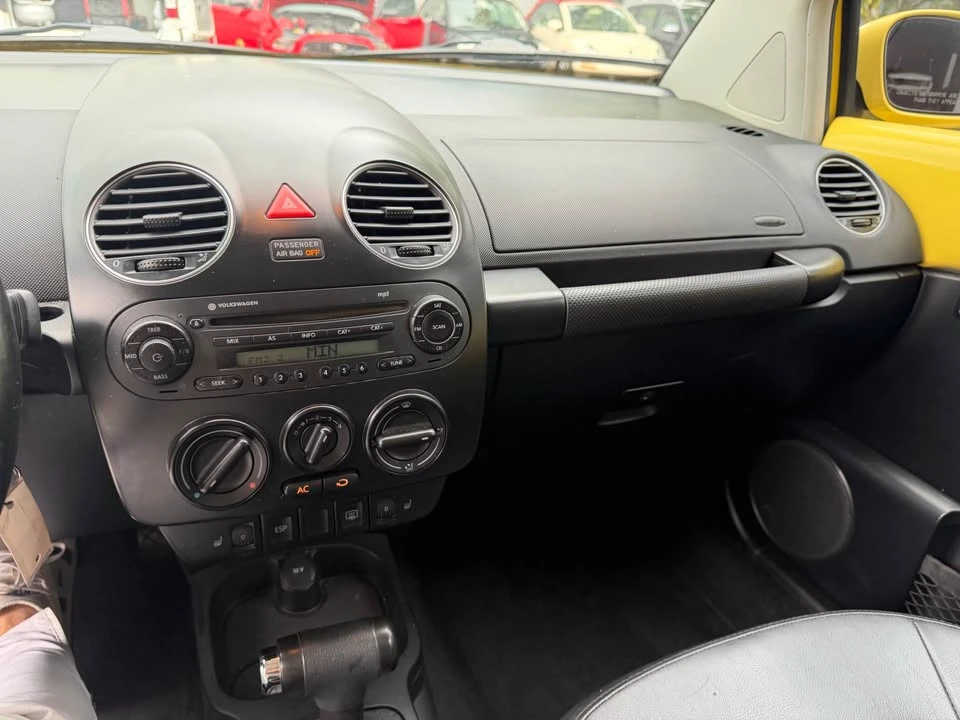 2009 Volkswagen New Beetle - Image 19 of 20