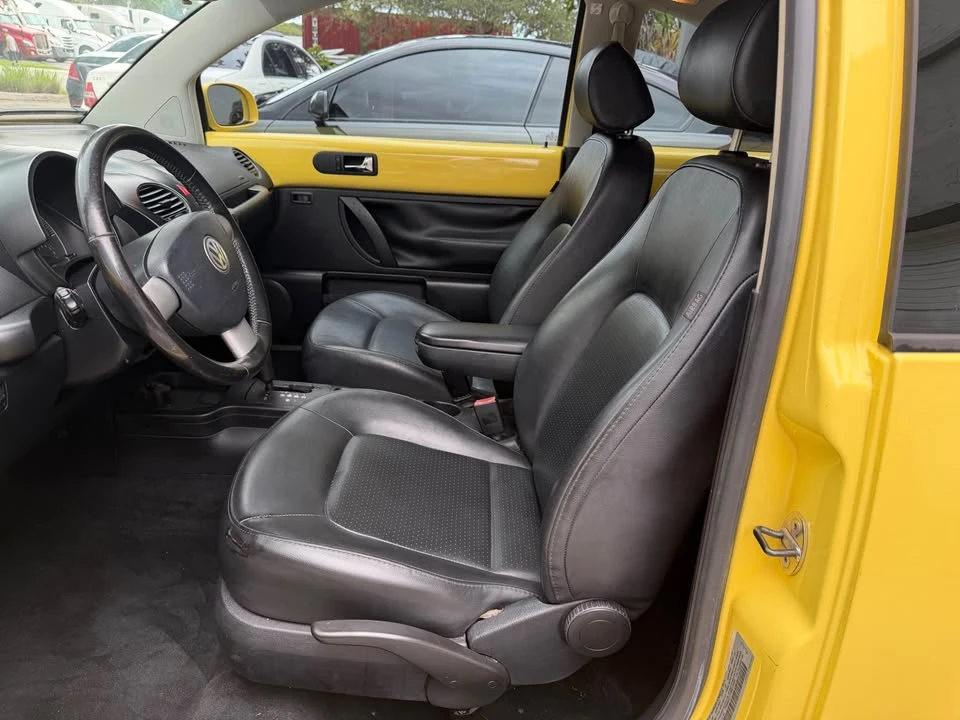 2009 Volkswagen New Beetle - Image 11 of 20