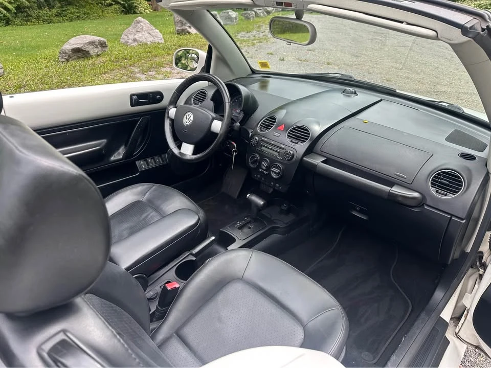 2009 Volkswagen New Beetle - Image 8 of 18