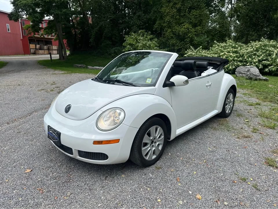 2009 Volkswagen New Beetle - Image 2 of 18
