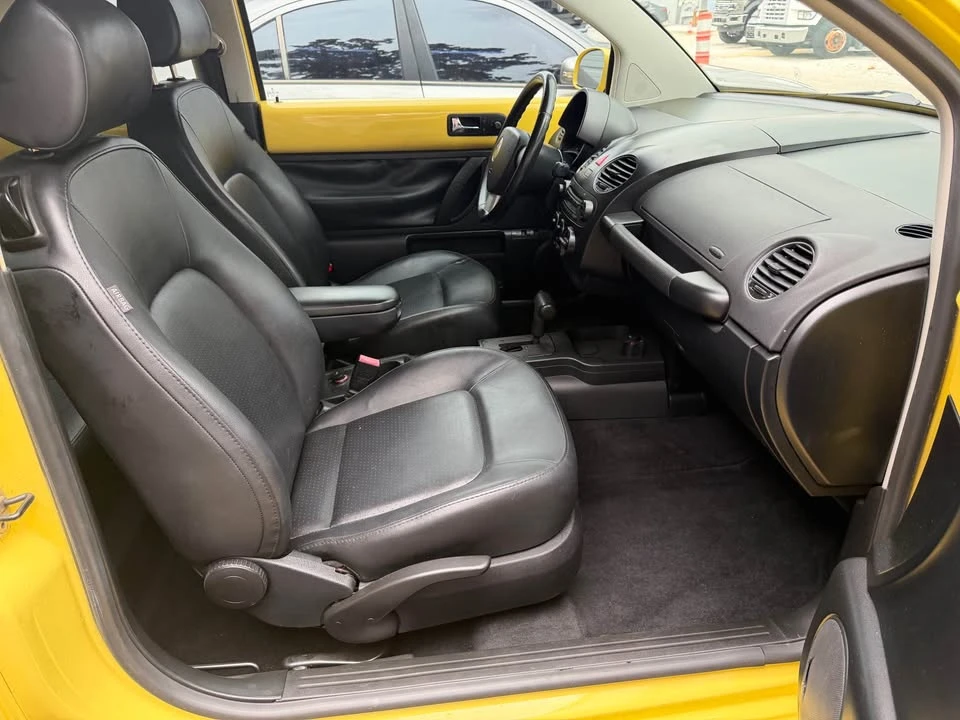 2009 Volkswagen New Beetle - Image 16 of 20