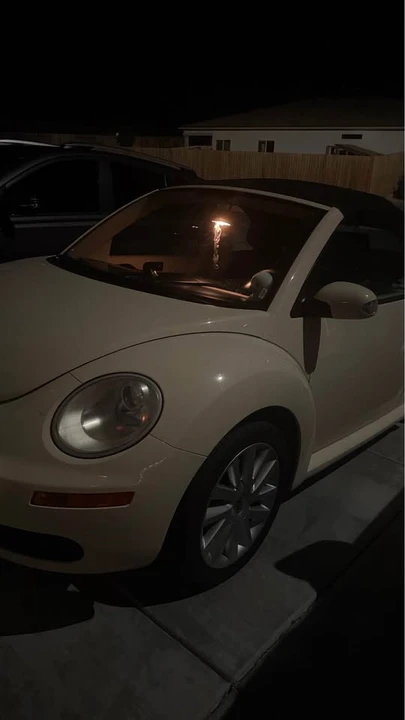 2009 Volkswagen New Beetle - Image 2 of 6