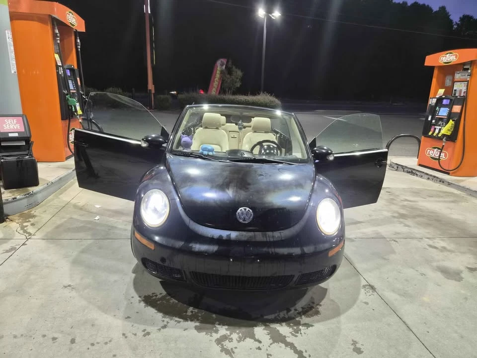 2009 Volkswagen New Beetle - Image 2 of 14