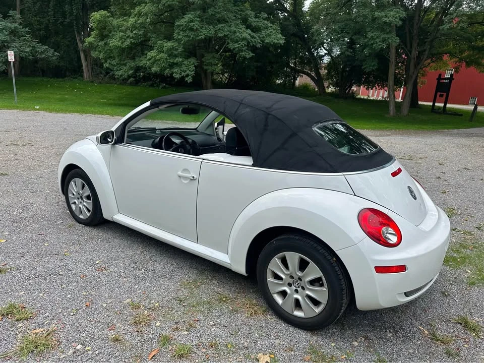 2009 Volkswagen New Beetle - Image 15 of 18