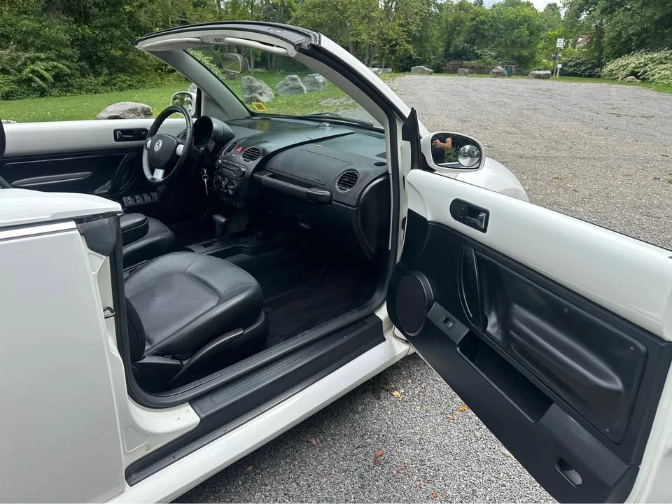2009 Volkswagen New Beetle - Image 7 of 18