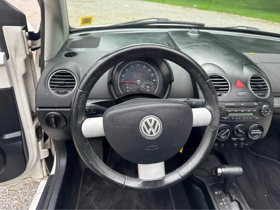 2009 Volkswagen New Beetle - Image 12 of 18