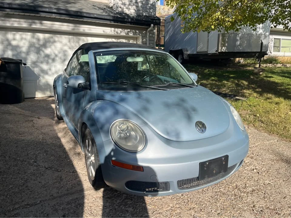 2009 Volkswagen New Beetle - Image 2 of 8