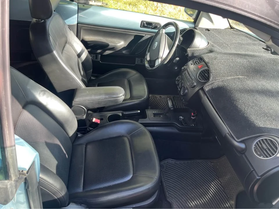 2009 Volkswagen New Beetle - Image 5 of 8
