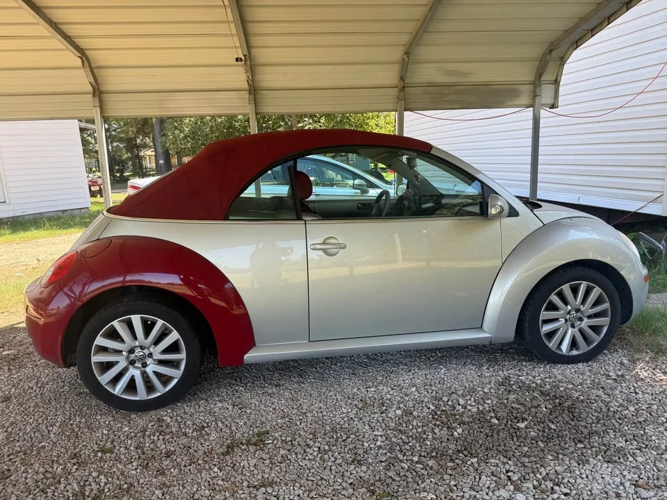 2009 Volkswagen New Beetle - Image 4 of 8