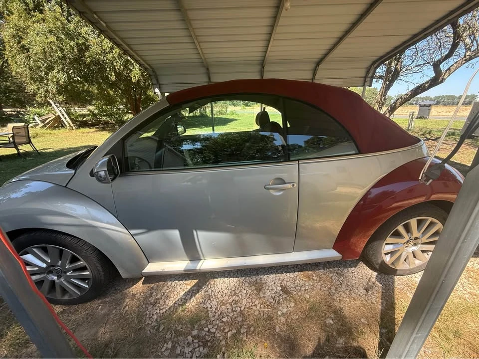 2009 Volkswagen New Beetle - Image 2 of 8