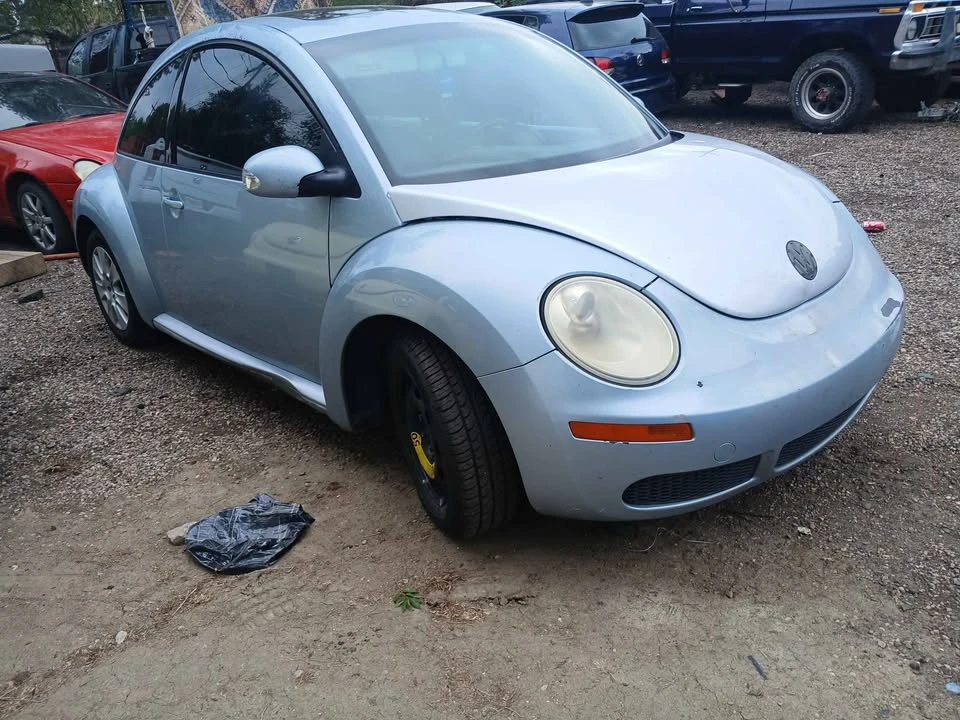 2009 Volkswagen New Beetle - Image 2 of 4