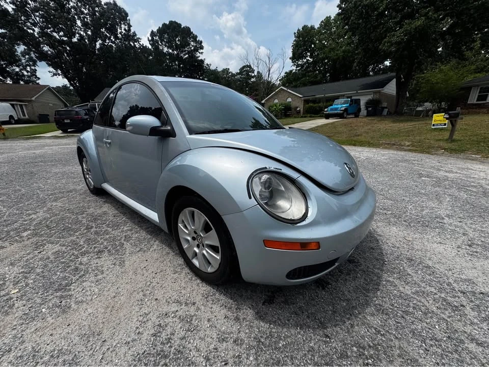 2009 Volkswagen New Beetle - Image 5 of 8