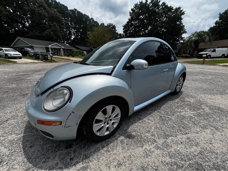 2009 Volkswagen New Beetle - Image 2 of 8