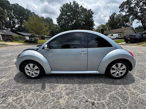 2009 Volkswagen Beetle 2.5L Entry Hatchback 2D