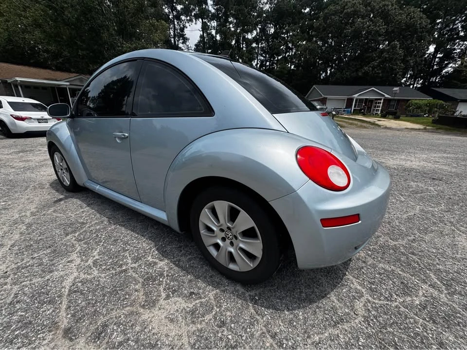 2009 Volkswagen New Beetle - Image 4 of 8