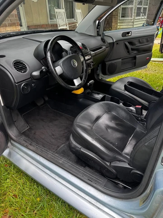 2009 Volkswagen New Beetle - Image 6 of 8