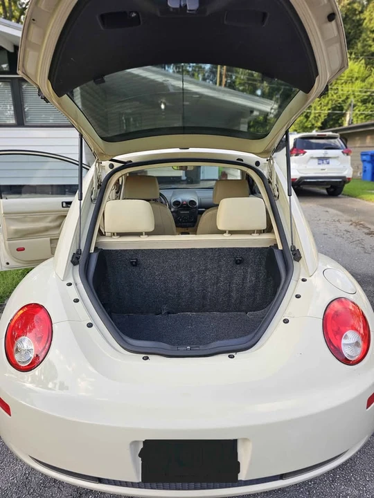 2009 Volkswagen New Beetle - Image 5 of 9