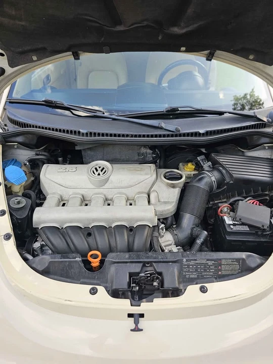 2009 Volkswagen New Beetle - Image 6 of 9