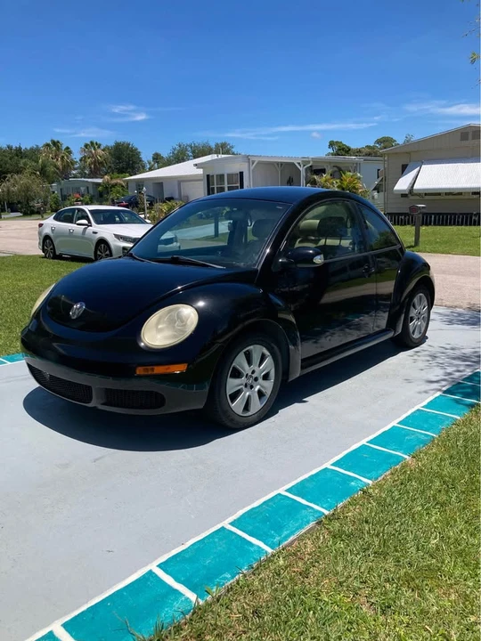 2009 Volkswagen New Beetle - Image 2 of 5