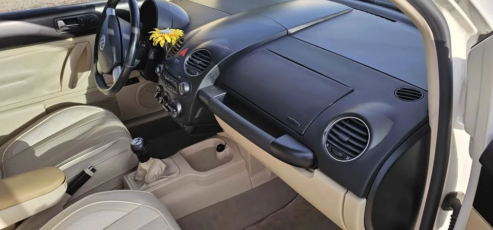 2009 Volkswagen New Beetle - Image 17 of 19