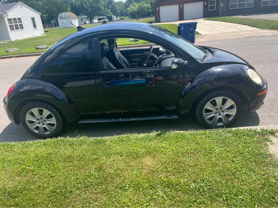 2009 Volkswagen New Beetle - Image 2 of 3