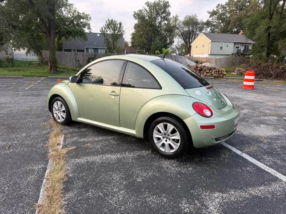 2009 Volkswagen New Beetle - Image 6 of 11
