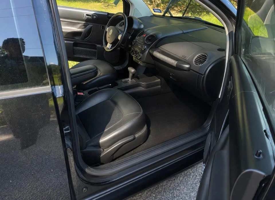2009 Volkswagen New Beetle - Image 2 of 3