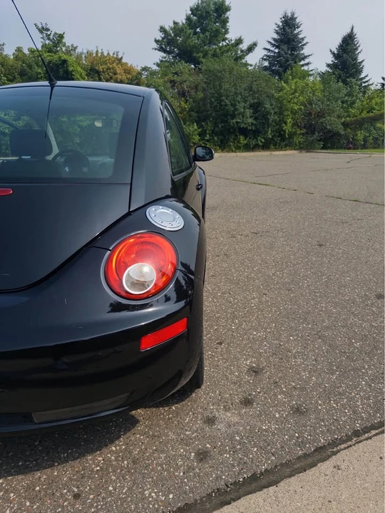 2009 Volkswagen New Beetle - Image 2 of 9