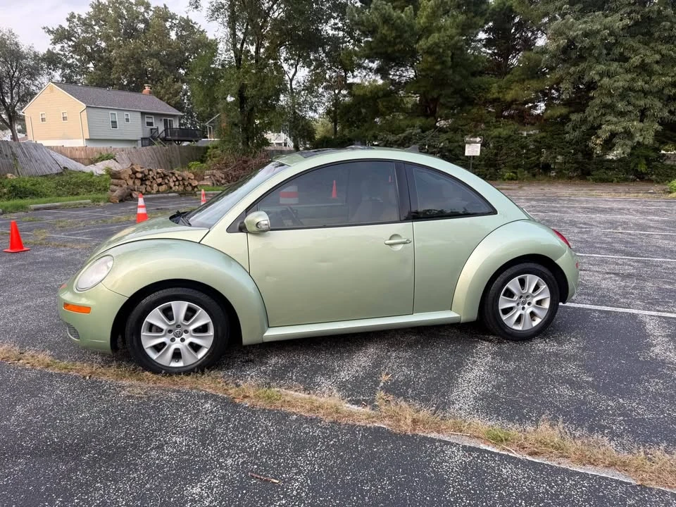 2009 Volkswagen New Beetle - Image 5 of 11