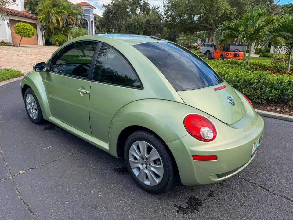 2009 Volkswagen New Beetle - Image 5 of 15