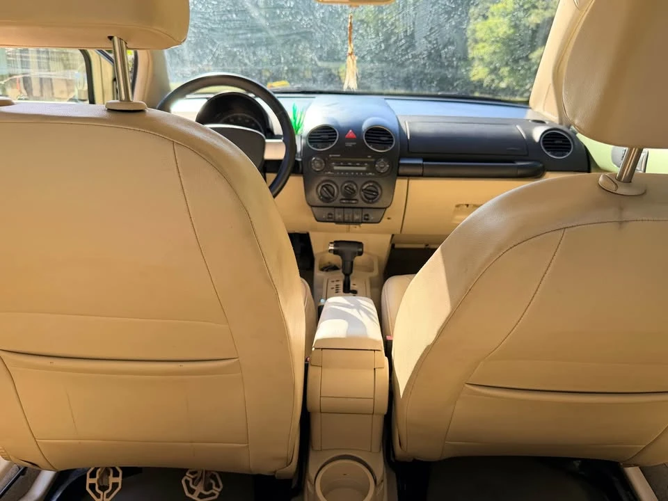 2009 Volkswagen New Beetle - Image 8 of 8