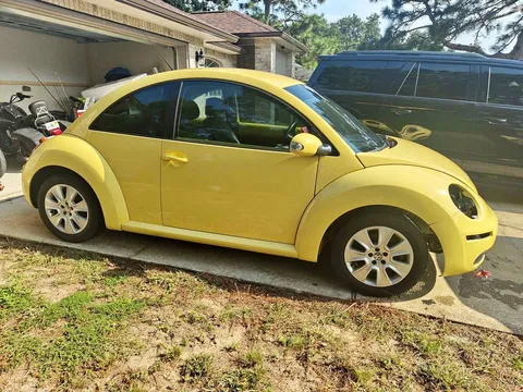 2009 Volkswagen Beetle 2.5L Hatchback 2D