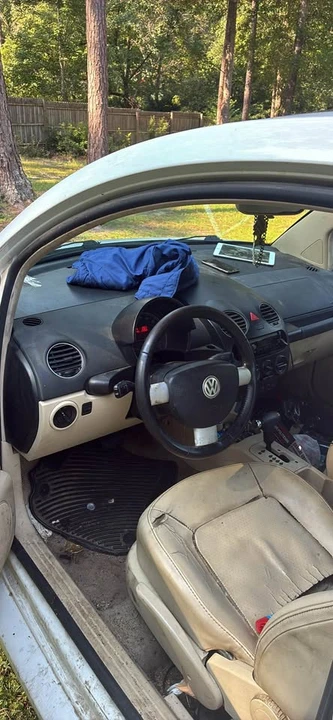 2009 Volkswagen New Beetle - Image 2 of 6