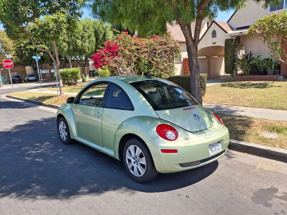 2009 Volkswagen New Beetle - Image 4 of 6