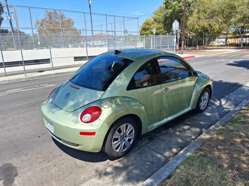 2009 Volkswagen New Beetle - Image 3 of 6